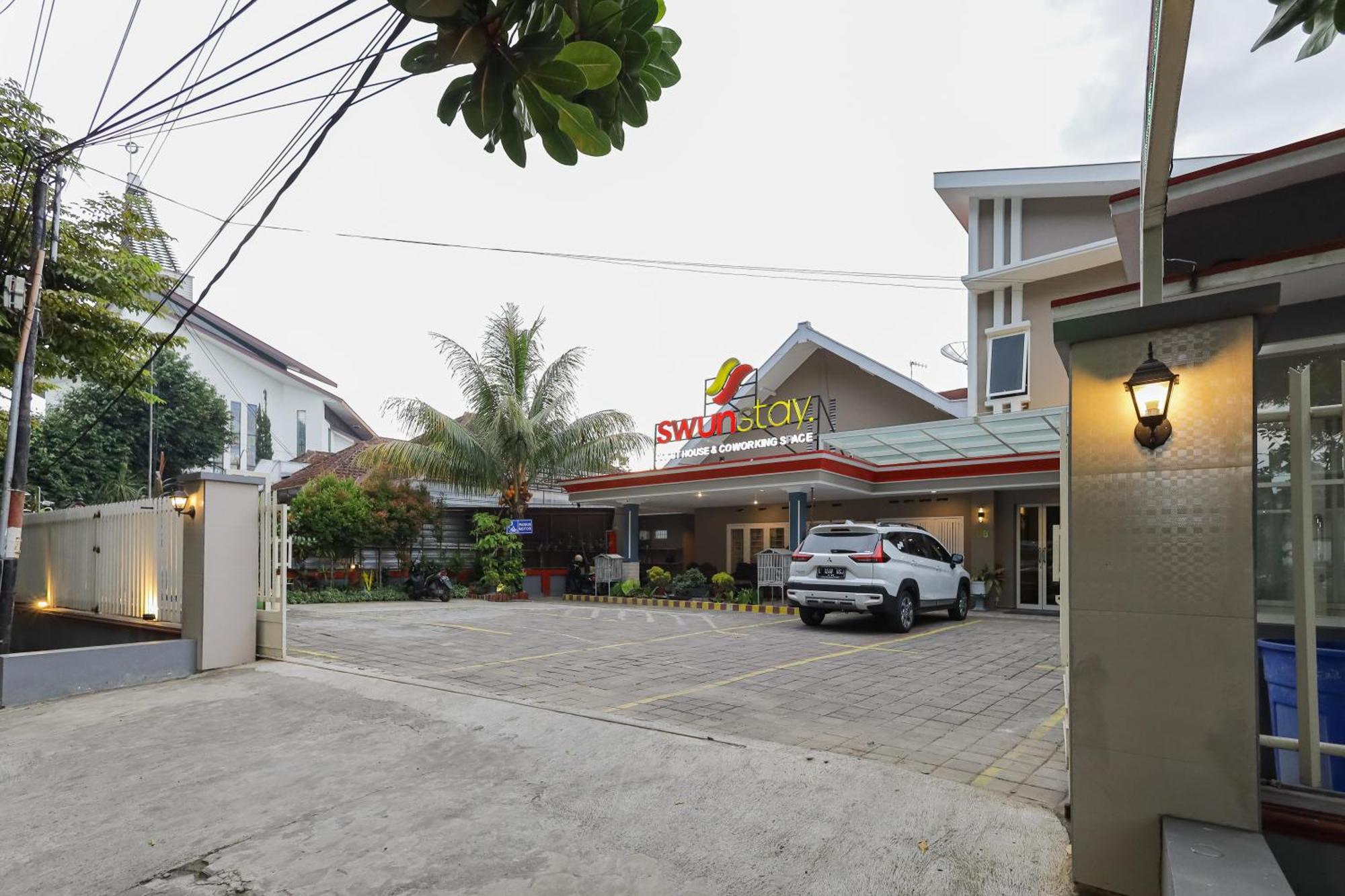 Reddoorz Plus At Swun Stay Raya Langsep Malang Esterno foto