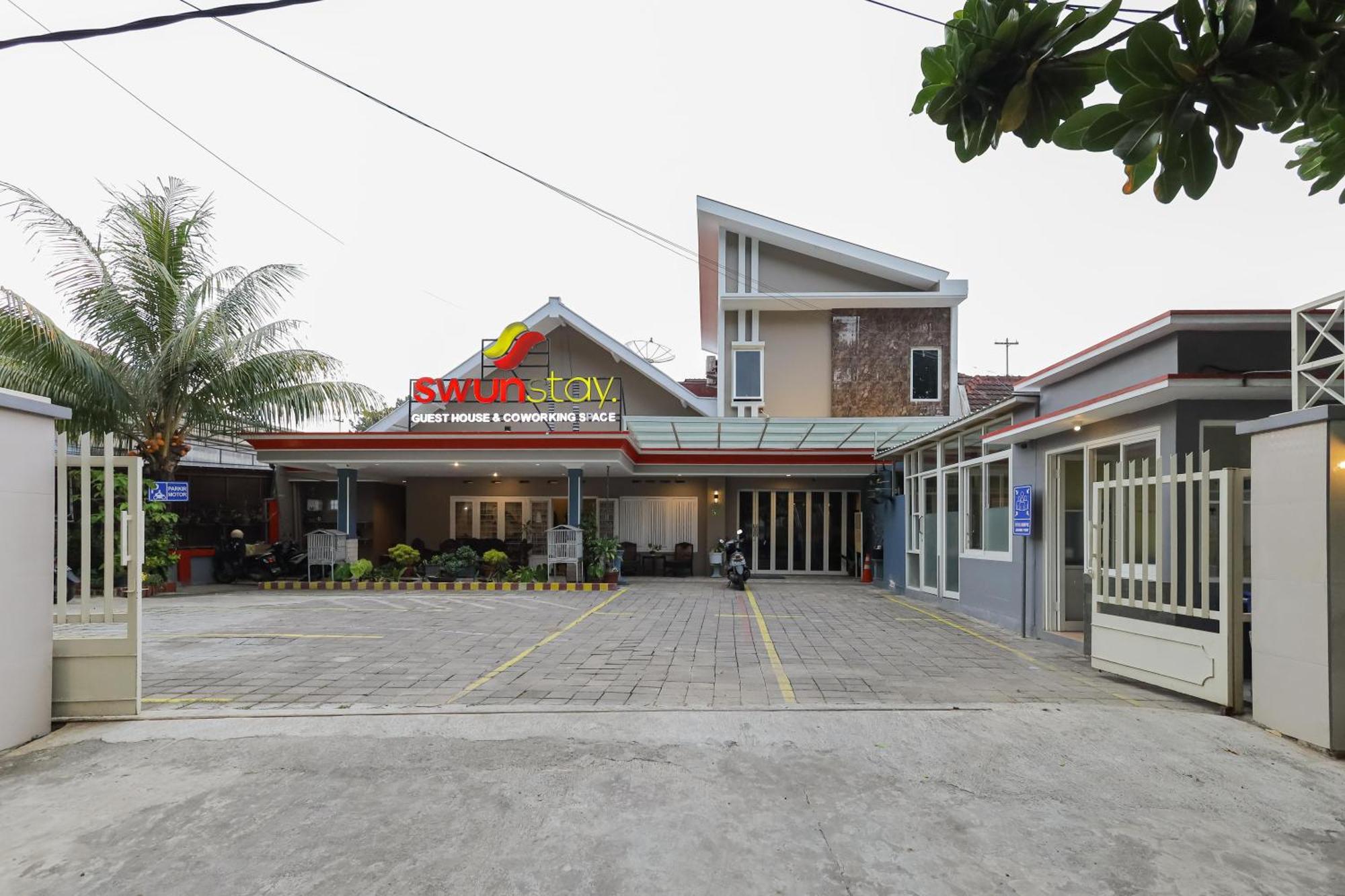 Reddoorz Plus At Swun Stay Raya Langsep Malang Esterno foto