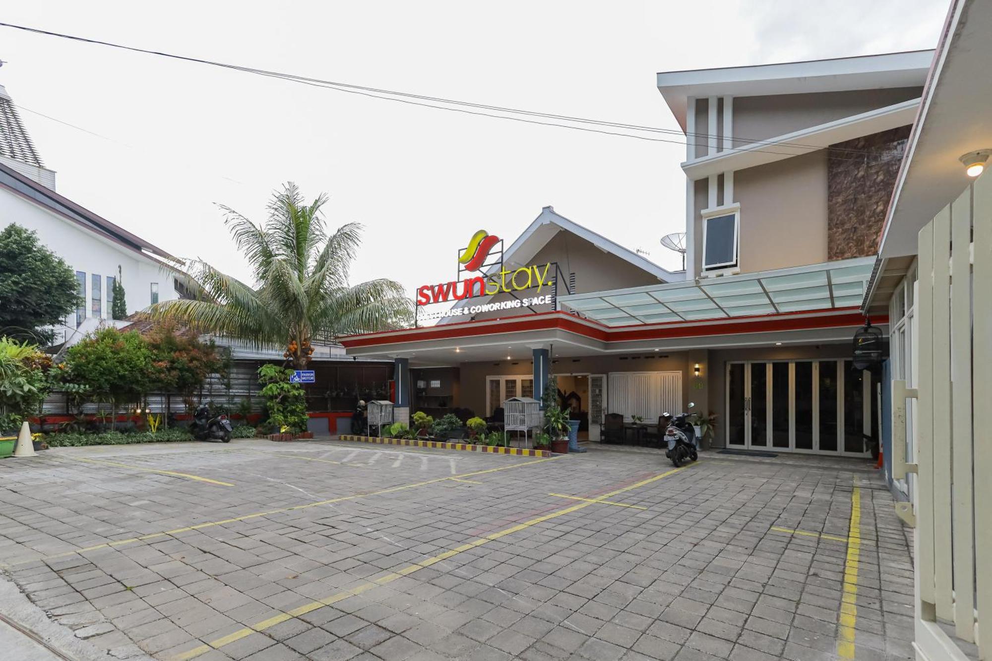 Reddoorz Plus At Swun Stay Raya Langsep Malang Esterno foto