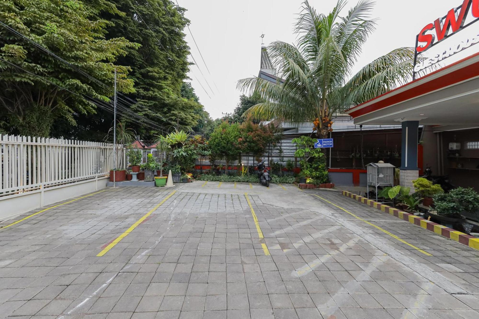 Reddoorz Plus At Swun Stay Raya Langsep Malang Esterno foto