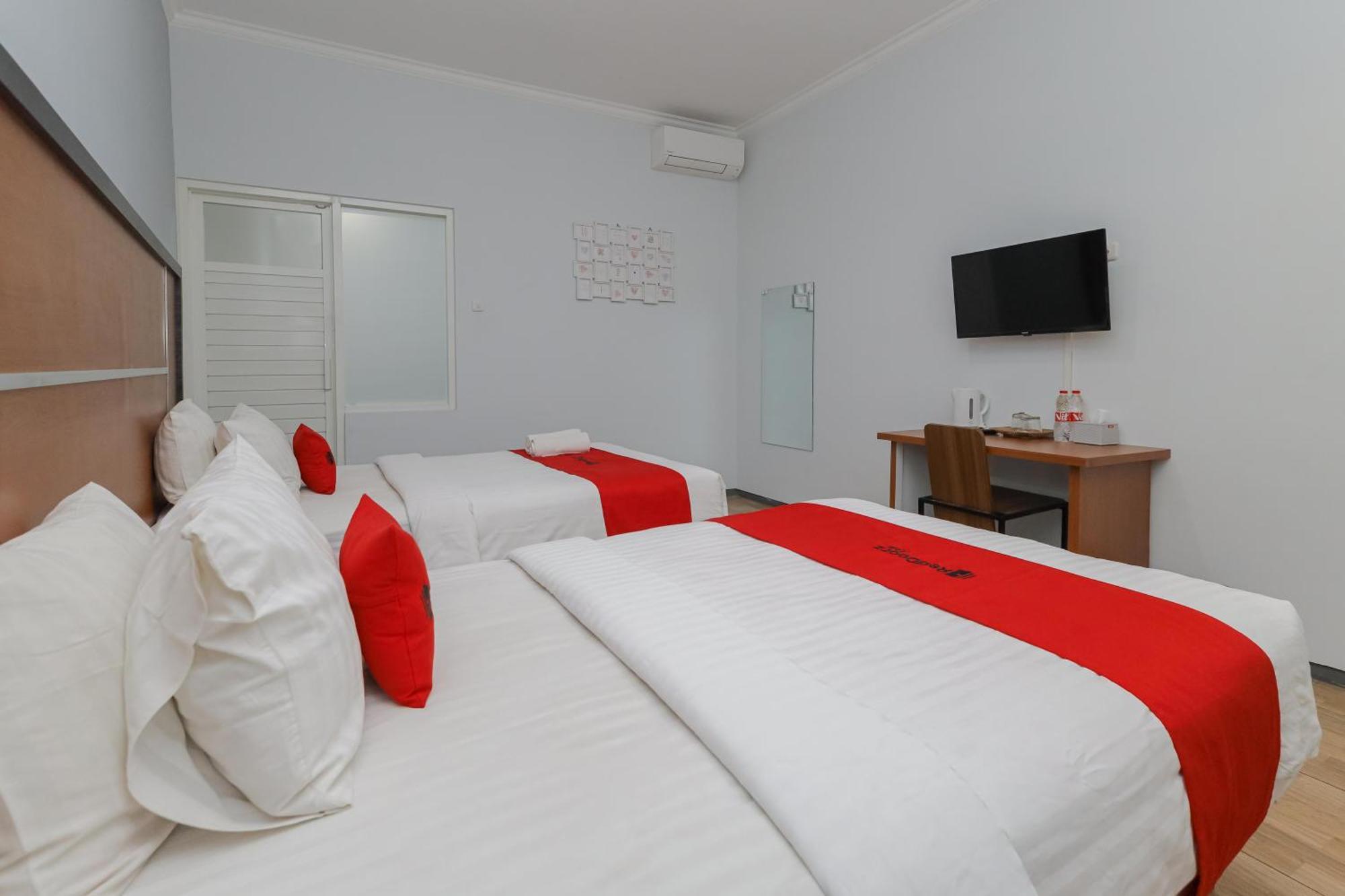 Reddoorz Plus At Swun Stay Raya Langsep Malang Esterno foto