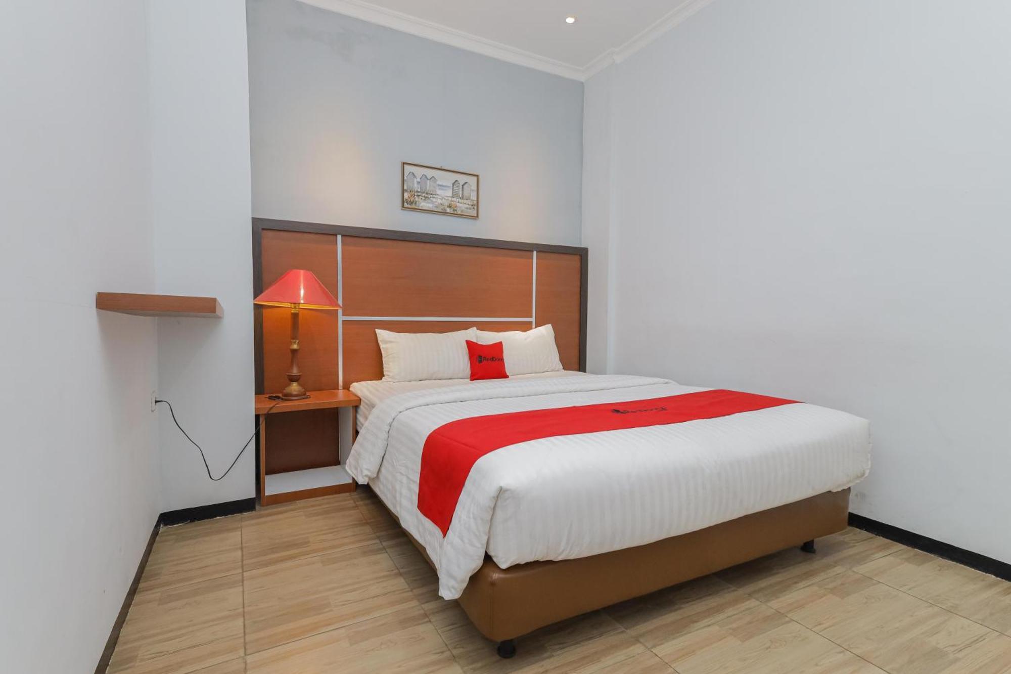 Reddoorz Plus At Swun Stay Raya Langsep Malang Esterno foto