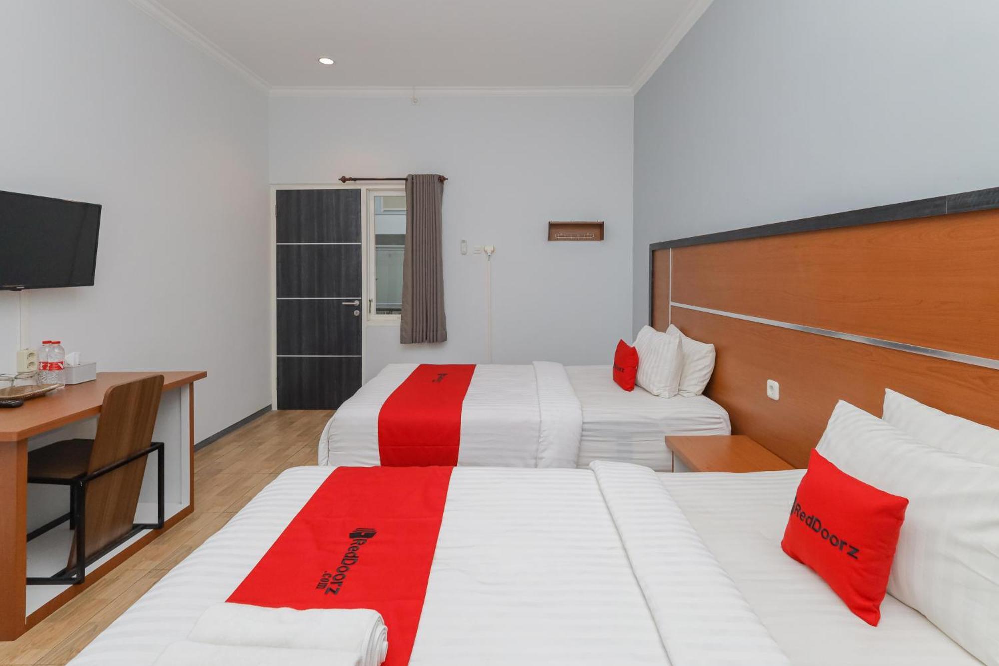 Reddoorz Plus At Swun Stay Raya Langsep Malang Esterno foto