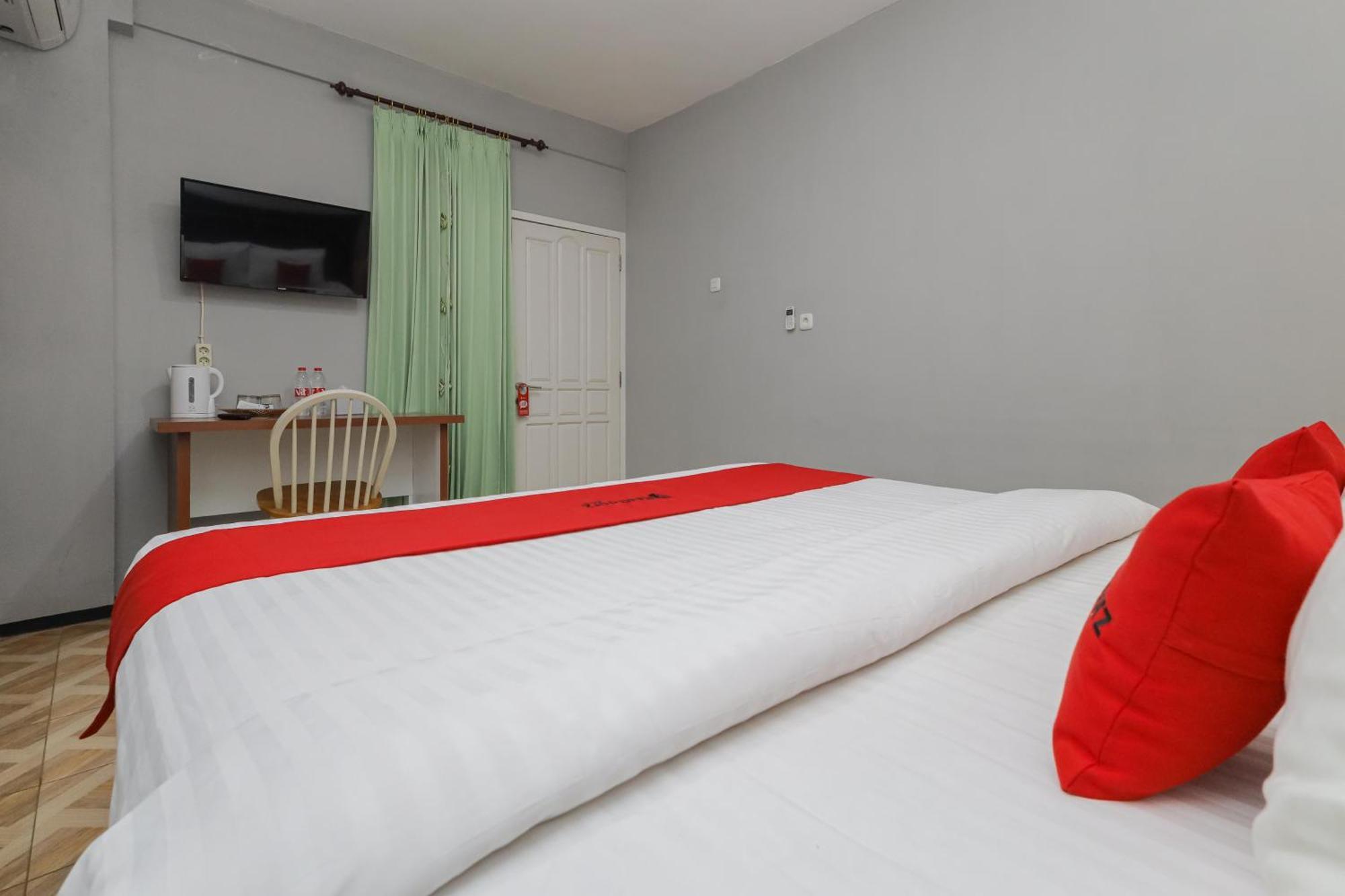 Reddoorz Plus At Swun Stay Raya Langsep Malang Esterno foto