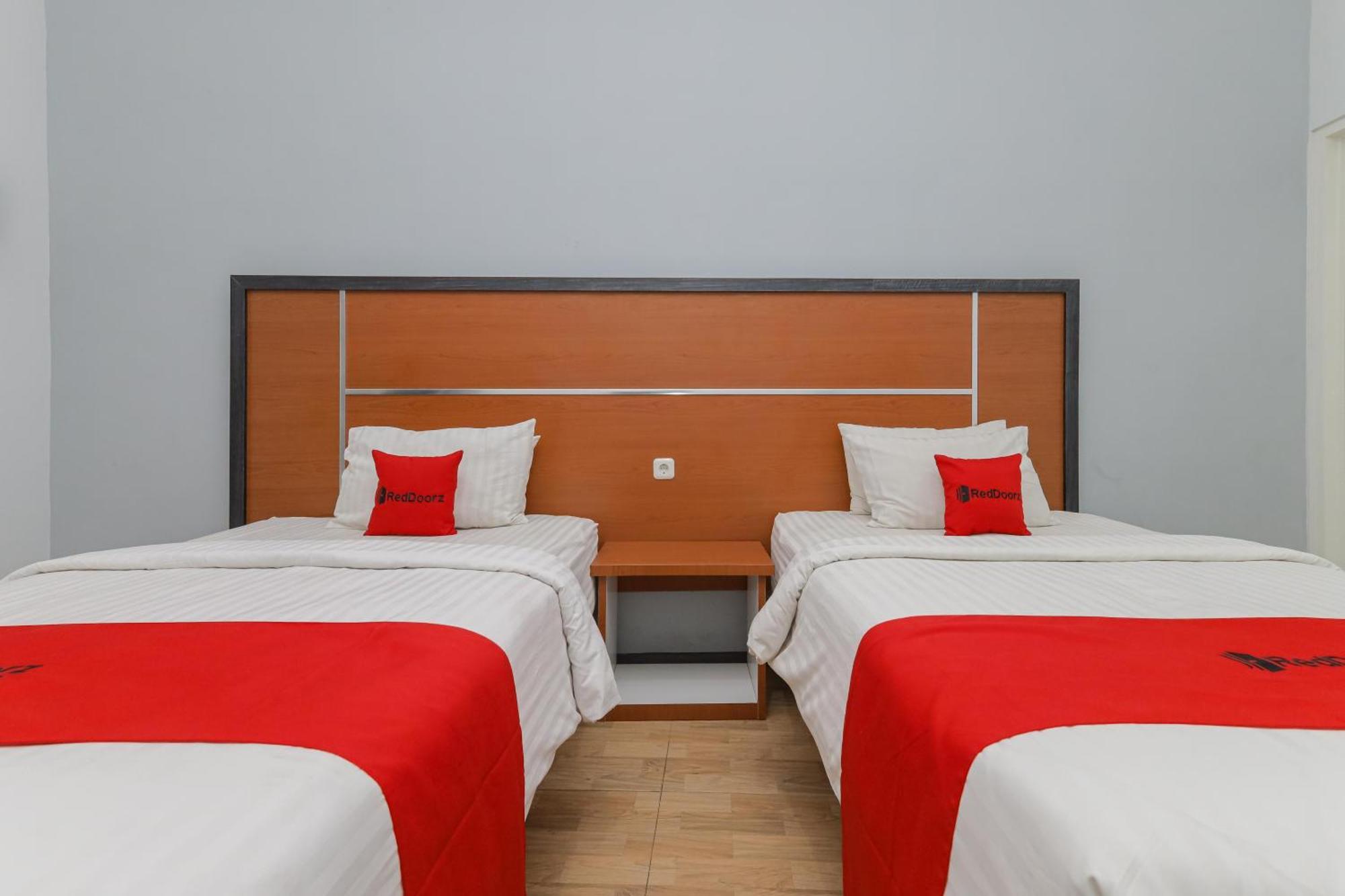 Reddoorz Plus At Swun Stay Raya Langsep Malang Esterno foto