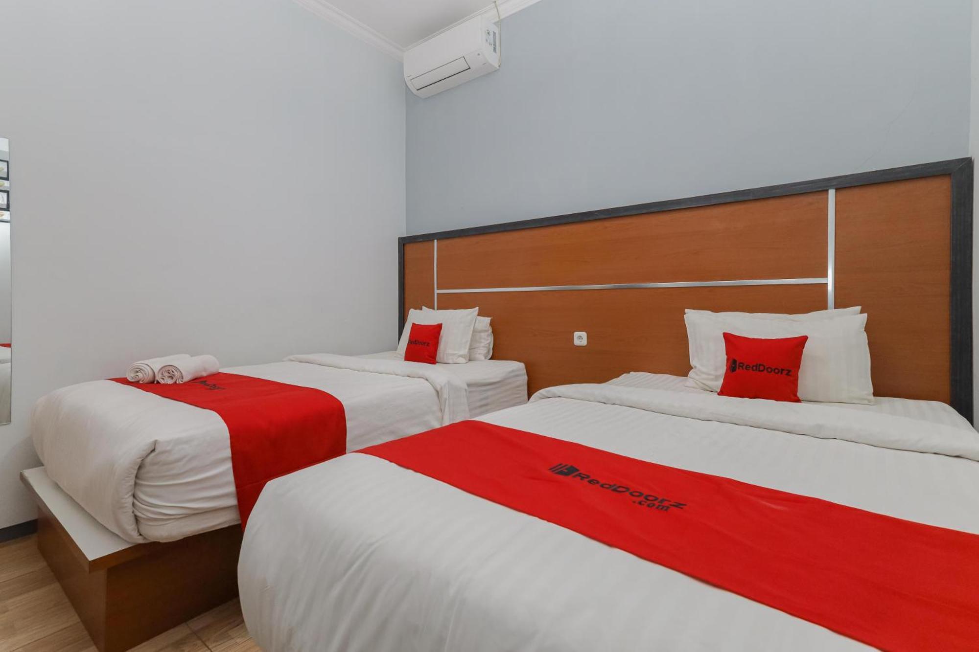 Reddoorz Plus At Swun Stay Raya Langsep Malang Esterno foto