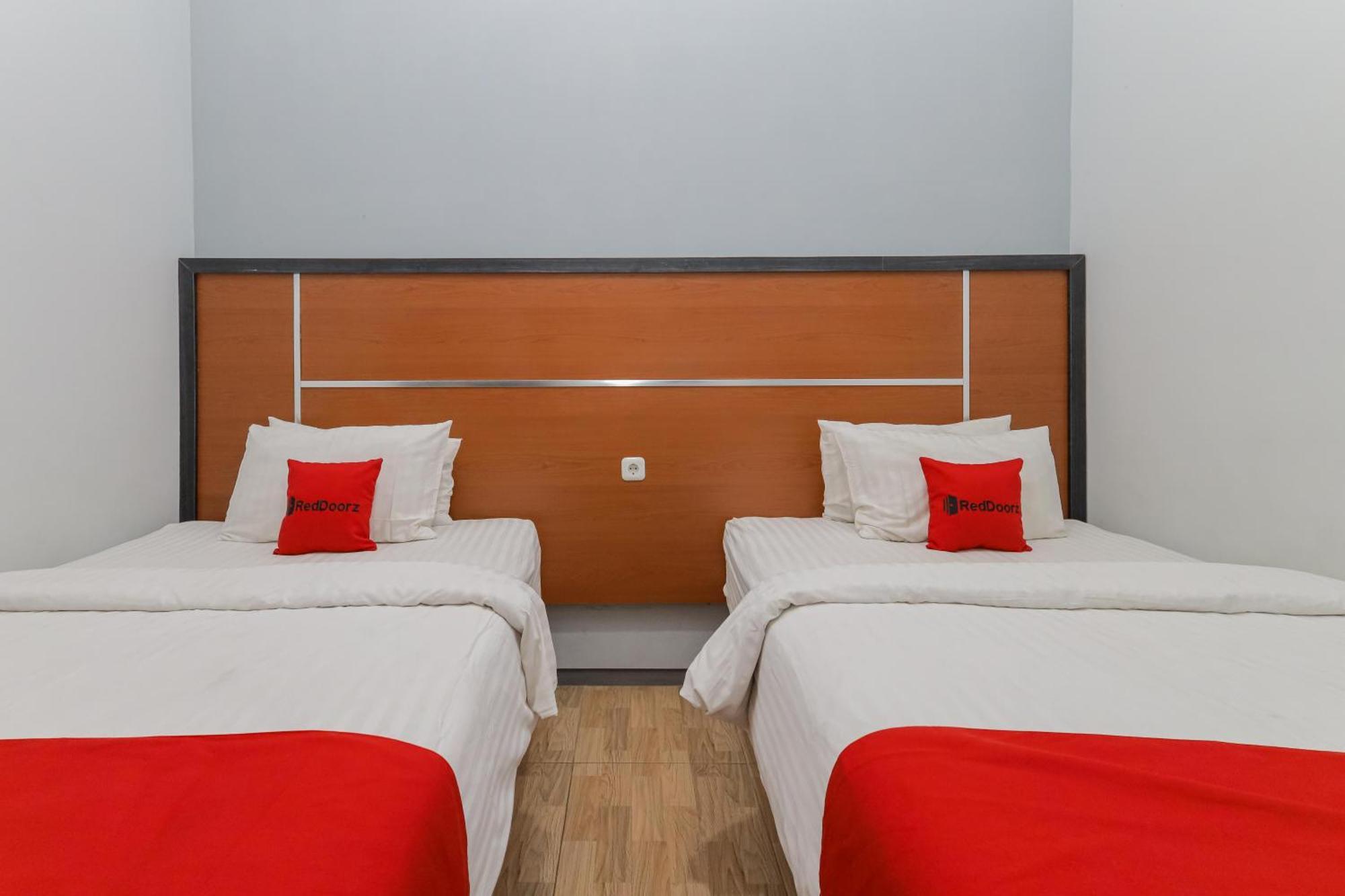 Reddoorz Plus At Swun Stay Raya Langsep Malang Esterno foto