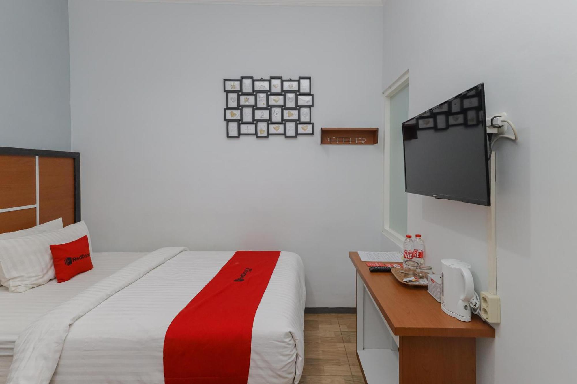 Reddoorz Plus At Swun Stay Raya Langsep Malang Esterno foto